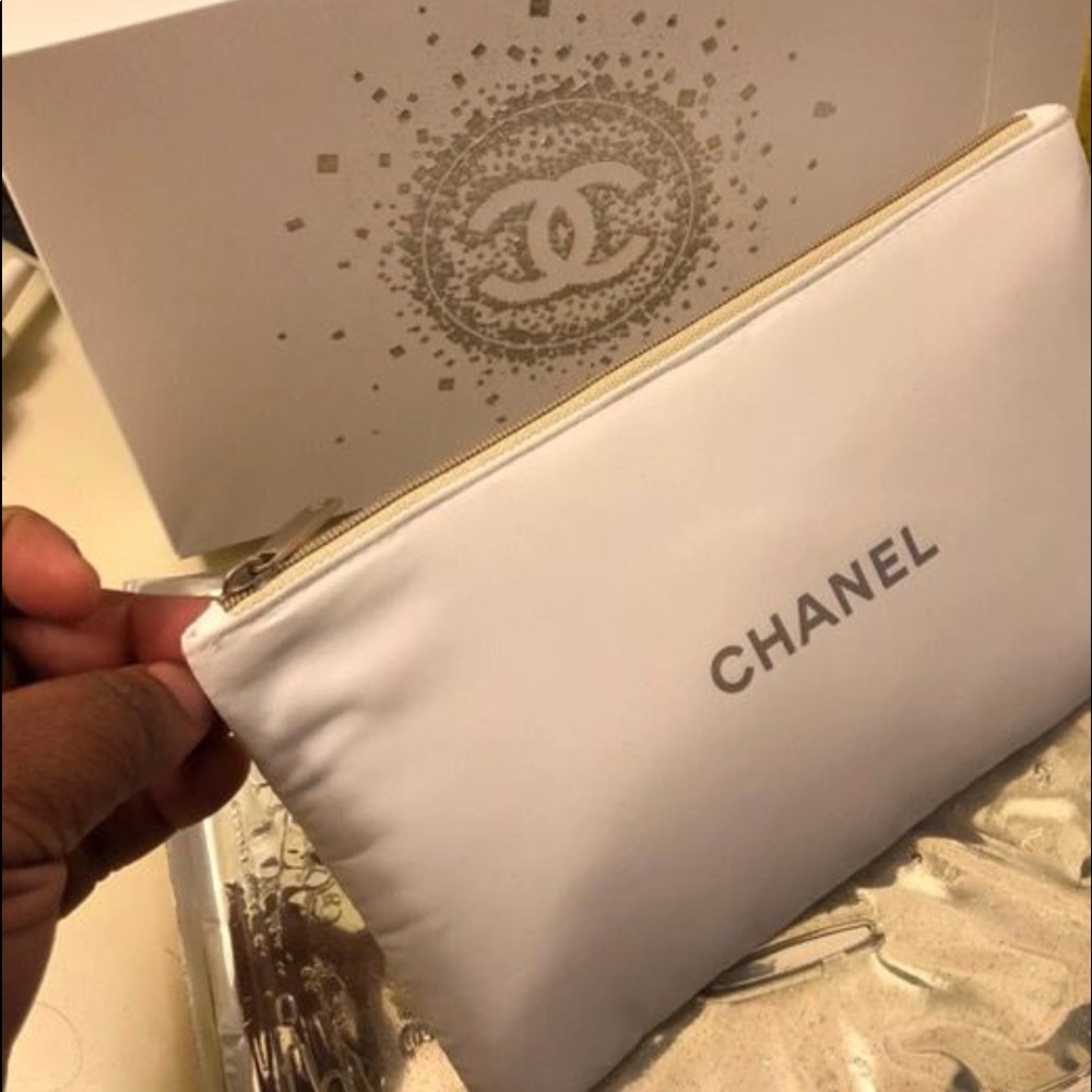 🆕LE Authentic collection Chanel makeup bag